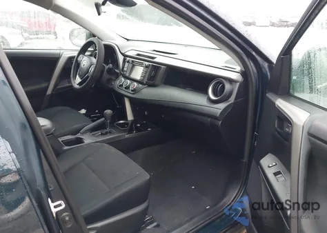 2018 Toyota Rav4 Le z USA, uszkodzony, nr VIN 2T3BFREV6JW761449